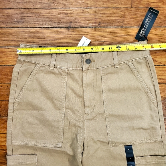 Banana Republic Relaxed Cargo Pants, Size 6, 100% Cotton, Warm Tan, Camel, Beige - Picture 7 of 12